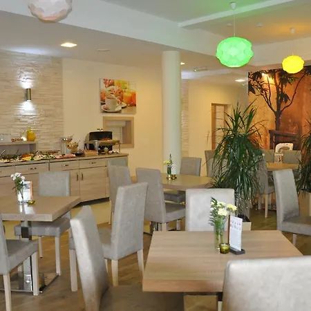 Azyl 3* أوسترونيه مورسكية