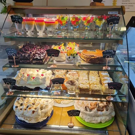 Azyl 3* أوسترونيه مورسكية