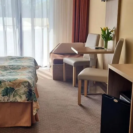 Azyl 3* أوسترونيه مورسكية