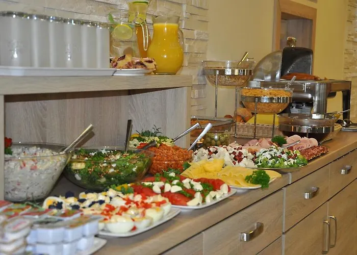 Azyl Устроне-Морске